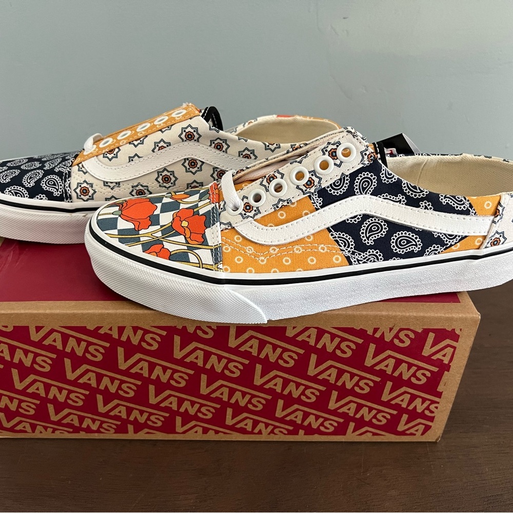 New In Box Rare Vans Slip on/Mule